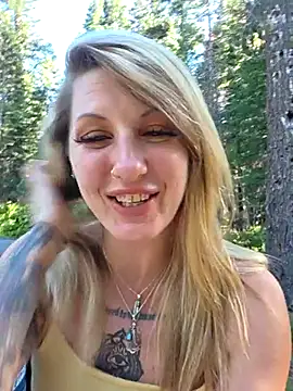 Snapshot of SheIsSomething chatting on 07-05-26, 12:59 SheIsSomething online show from 07-05-26, 12:59
