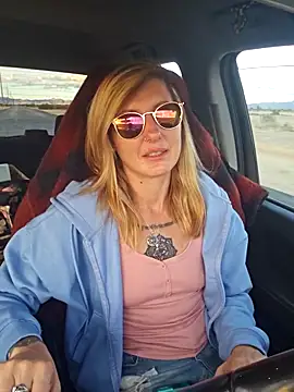 SheIsSomething online show from 01-06-26, 12:03