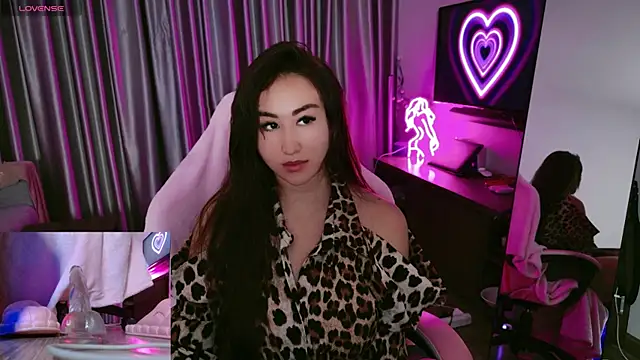 AsianQueens online show from 10-31-25, 03:52