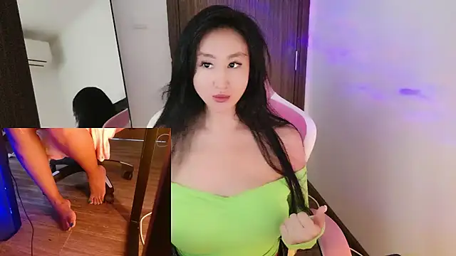 Snapshot of AsianQueens chatting on 10-12-25, 08:26 AsianQueens online show from 10-12-25, 08:26