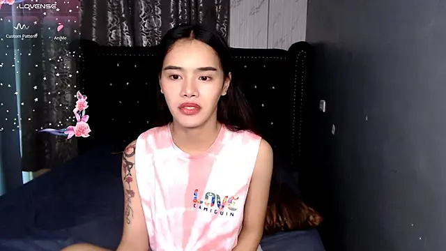 Snapshot of shecutie69 chatting on 12-23-25, 02:22 shecutie69 online show from 12-23-25, 02:22