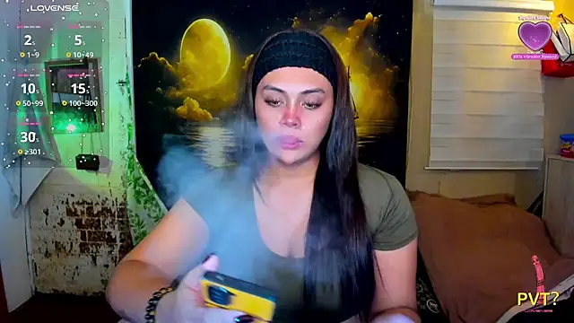 Snapshot of _MissKhimberlyXxx_ chatting on 10-13-25, 01:34  MissKhimberlyXxx  online show from 10-13-25, 01:34