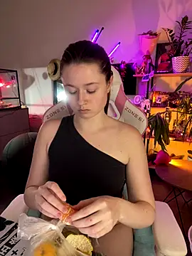 sweetest pie online show from 12-16-25, 05:28