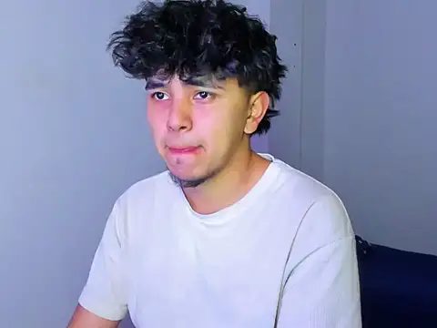 Snapshot of cody_johson chatting on 12-22-25, 02:22 cody johson online show from 12-22-25, 02:22