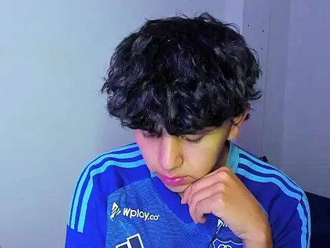 Snapshot of cody_johson chatting on 12-19-25, 02:04 cody johson online show from 12-19-25, 02:04