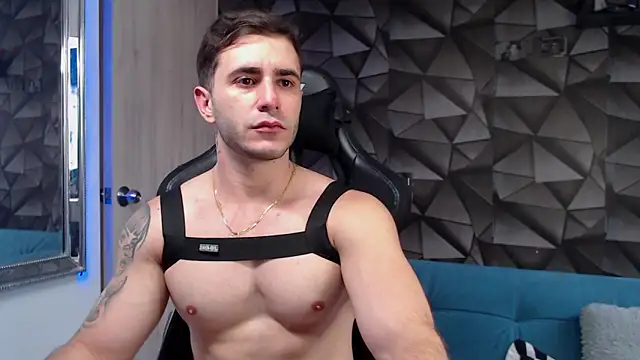 Snapshot of Latino_stud4u chatting on 09-25-25, 09:54 Latino stud4u online show from 09-25-25, 09:54