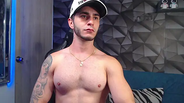 Snapshot of Latino_stud4u chatting on 10-17-25, 01:31 Latino stud4u online show from 10-17-25, 01:31