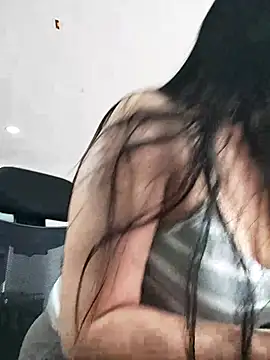 Snapshot of aisha_latina chatting on 07-15-26, 01:29 aisha latina online show from 07-15-26, 01:29
