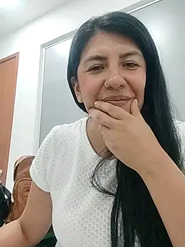 aisha latina online show from 03-06-25, 02:29