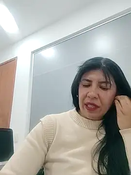 aisha latina online show from 09-17-25, 02:52