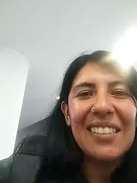 aisha latina online show from 03-10-25, 09:18