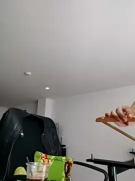 aisha latina online show from 10-09-25, 01:33