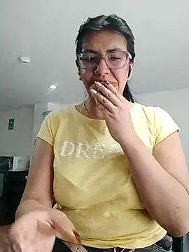 aisha latina online show from 10-15-25, 05:21