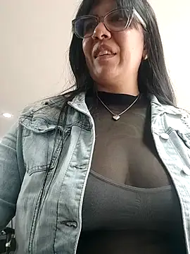 Snapshot of aisha_latina chatting on 04-30-26, 02:57 aisha latina online show from 04-30-26, 02:57