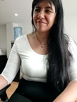 Snapshot of aisha_latina chatting on 05-05-26, 03:04 aisha latina online show from 05-05-26, 03:04