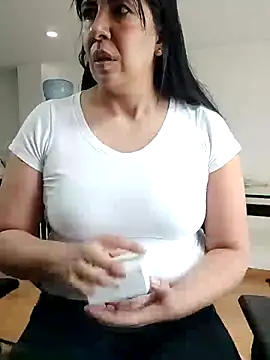 Snapshot of aisha_latina chatting on 06-01-26, 02:06 aisha latina online show from 06-01-26, 02:06
