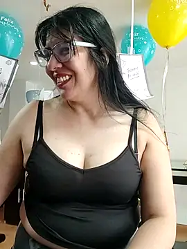 Snapshot of aisha_latina chatting on 06-03-26, 02:33 aisha latina online show from 06-03-26, 02:33