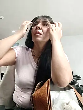 aisha latina online show from 10-06-25, 02:40