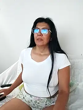 aisha latina online show from 02-06-26, 03:19