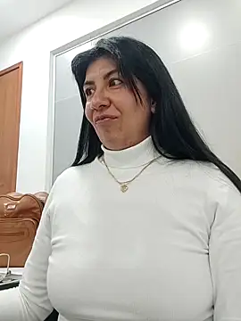 aisha latina online show from 09-25-25, 02:23