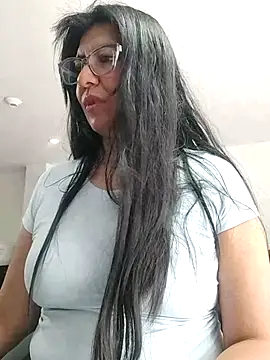 aisha latina online show from 10-16-25, 03:09