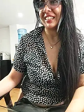 aisha latina online show from 04-17-26, 03:04