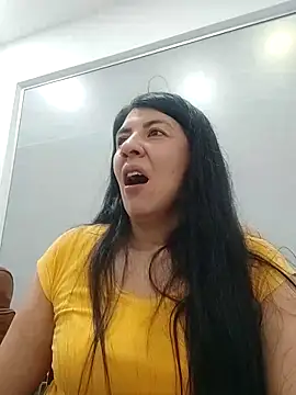 aisha latina online show from 03-03-25, 03:32