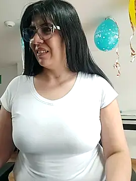 Snapshot of aisha_latina chatting on 06-02-26, 02:39 aisha latina online show from 06-02-26, 02:39