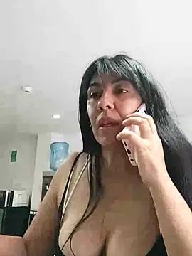 aisha latina online show from 10-08-25, 07:25