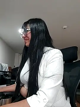 aisha latina online show from 04-13-26, 03:16