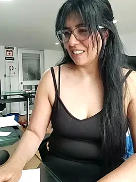 aisha latina online show from 11-26-25, 02:39