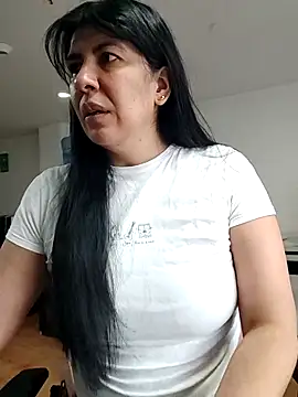 Snapshot of aisha_latina chatting on 06-17-26, 01:54 aisha latina online show from 06-17-26, 01:54