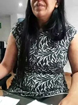 Snapshot of aisha_latina chatting on 04-28-26, 02:54 aisha latina online show from 04-28-26, 02:54