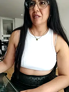 aisha latina online show from 12-01-25, 03:02