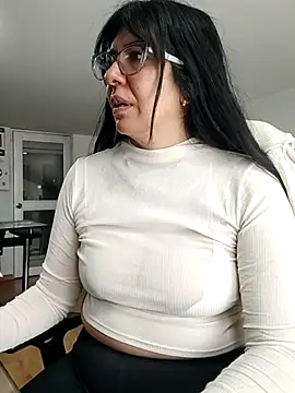 aisha latina online show from 03-31-26, 04:42