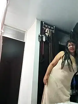 Snapshot of aisha_latina chatting on 05-14-26, 02:47 aisha latina online show from 05-14-26, 02:47