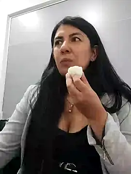 aisha latina online show from 02-21-25, 01:33