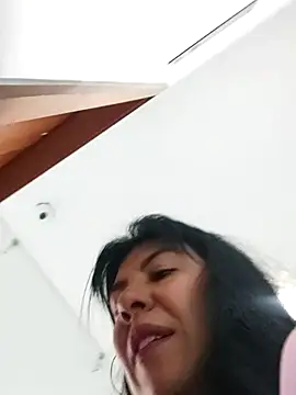 aisha latina online show from 09-09-25, 03:21