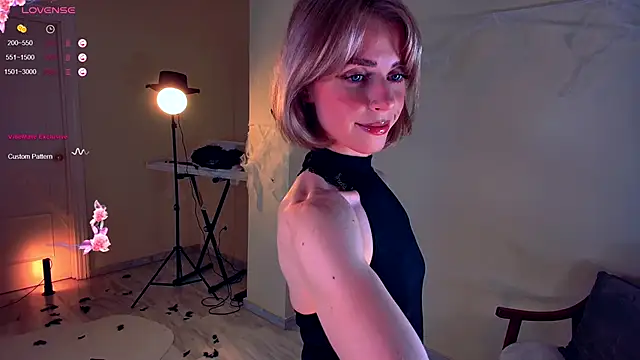 Arielle  03 online show from 10-31-25, 01:35