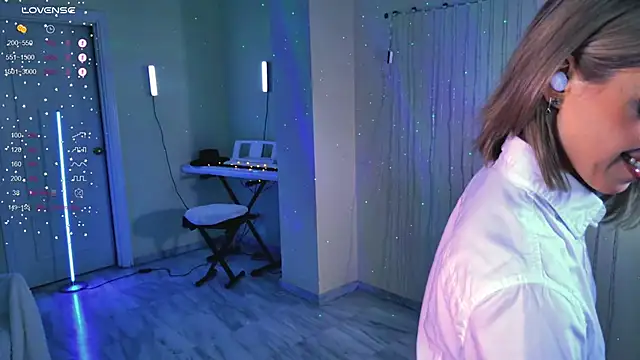 Arielle  03 online show from 03-12-26, 01:44