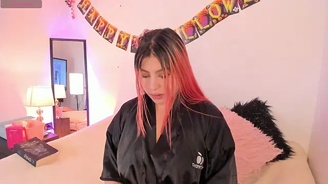 Snapshot of SophieRossi chatting on 10-29-25, 12:48 SophieRossi online show from 10-29-25, 12:48