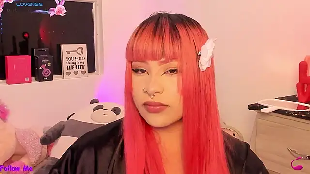 Snapshot of SophieRossi chatting on 02-08-26, 04:54 SophieRossi online show from 02-08-26, 04:54