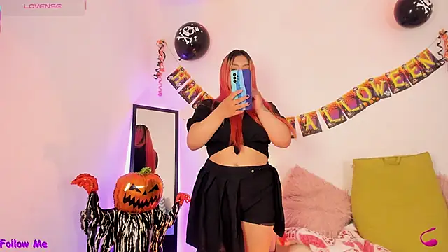 Snapshot of SophieRossi chatting on 10-30-25, 04:37 SophieRossi online show from 10-30-25, 04:37