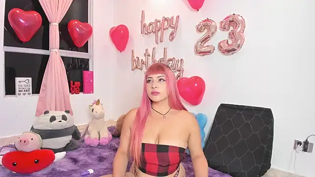 Snapshot of SophieRossi chatting on 04-16-26, 03:29 SophieRossi online show from 04-16-26, 03:29