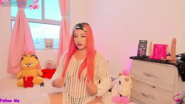 Snapshot of SophieRossi chatting on 02-12-26, 03:56 SophieRossi online show from 02-12-26, 03:56