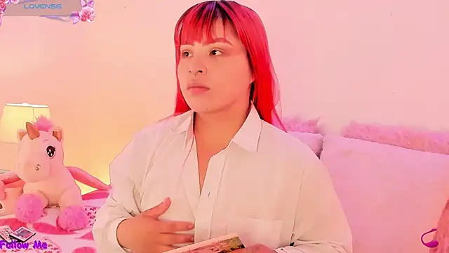 Snapshot of SophieRossi chatting on 01-08-26, 04:40 SophieRossi online show from 01-08-26, 04:40