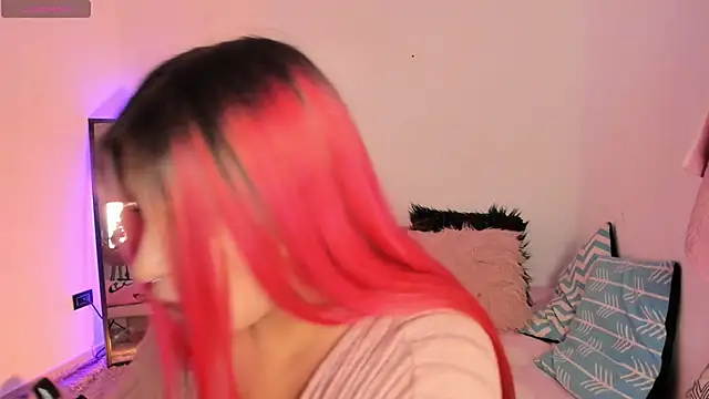 Snapshot of SophieRossi chatting on 11-05-25, 04:04 SophieRossi online show from 11-05-25, 04:04