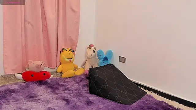 Snapshot of SophieRossi chatting on 04-08-26, 12:34 SophieRossi online show from 04-08-26, 12:34