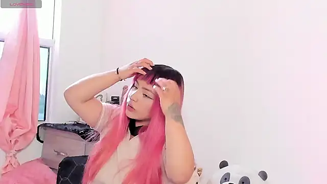 Snapshot of SophieRossi chatting on 03-16-26, 08:33 SophieRossi online show from 03-16-26, 08:33