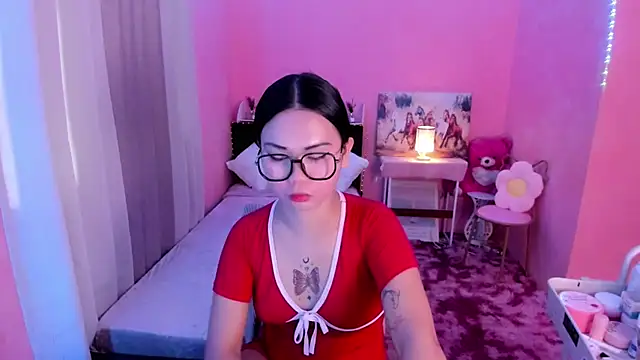 Snapshot of Vivorey_Leighn chatting on 12-20-24, 12:19 Vivorey Leighn online show from 12-20-24, 12:19
